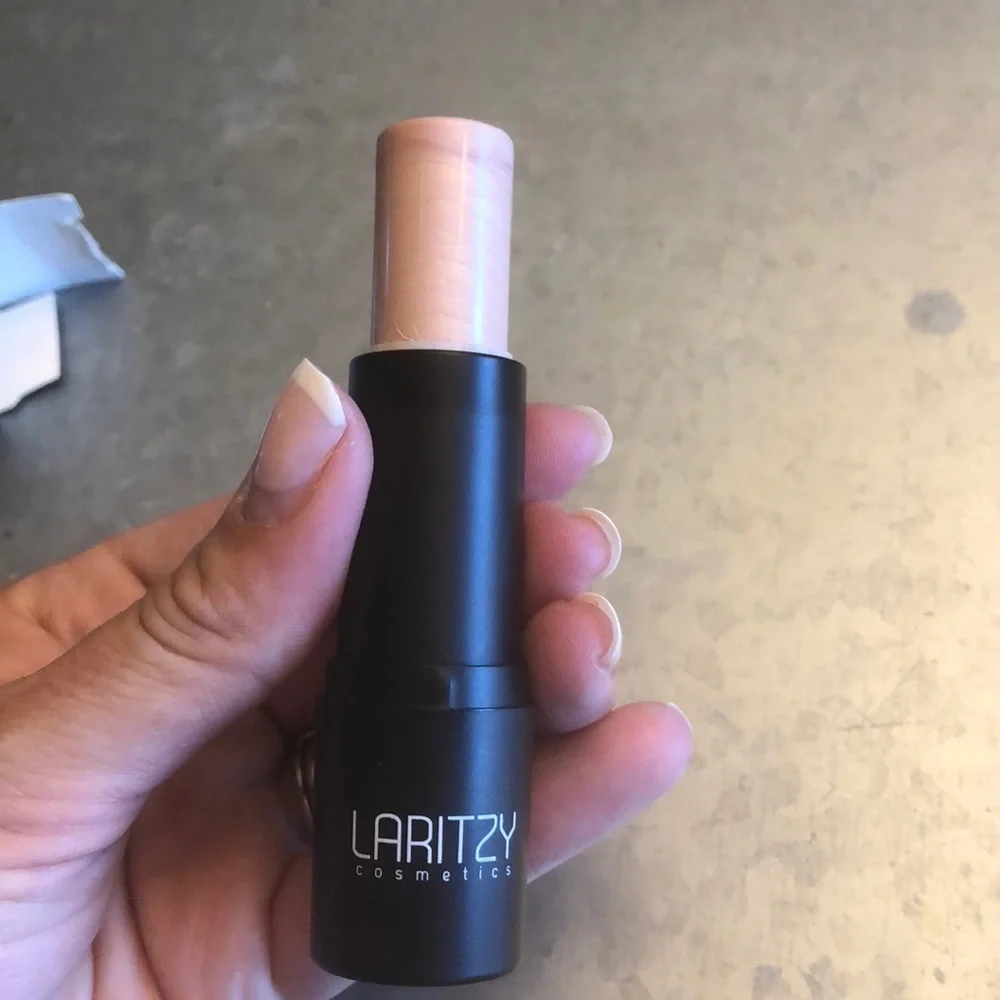 Laritzy cosmetics light stix illuminateur in Halo
